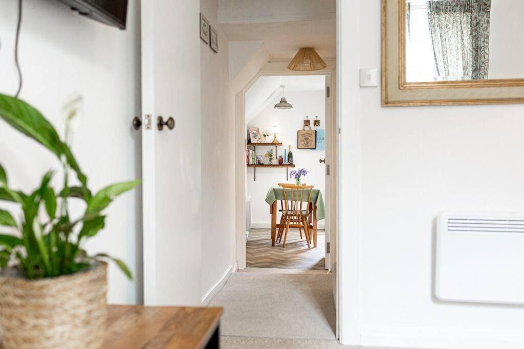 Light And Central Apartment Above Knead Bakery 泰特伯里 外观 照片